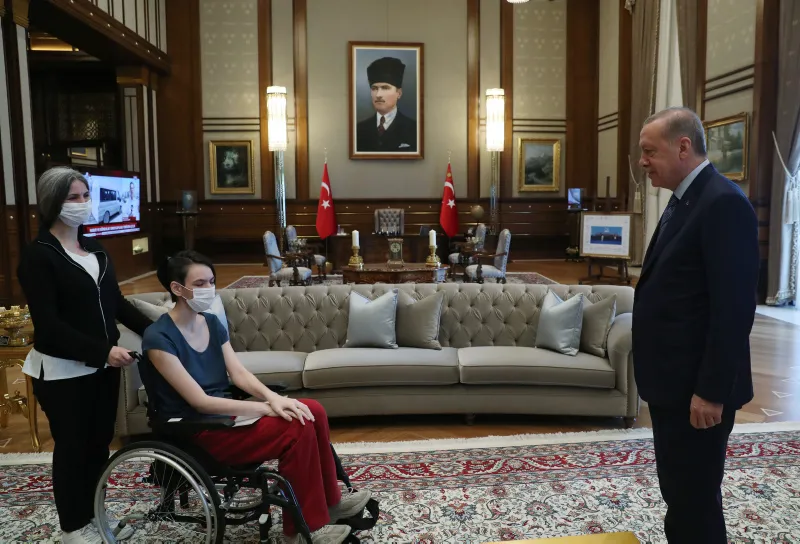 Başkan Erdoğan milli voleybolcu Meltem Çetin’i kabul etti - 1