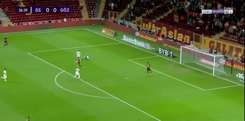 Galatasaray Göztepe maçında İrfan Can Eğribayat'tan büyük hata! Halil Dervişoğlu net pozisyonu kaçırdı - 1
