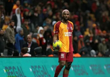 Ryan Babel Ajax ile temasta
