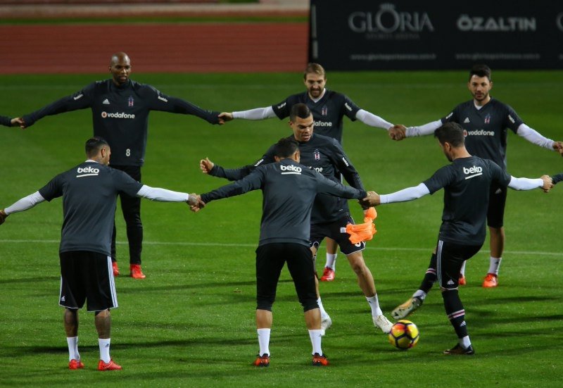 Beşiktaş Antalya’da tam kadro çalıştı