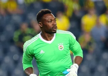 Carlos Kameni hiçbir yere gitmiyor
