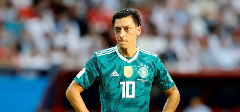 Mesut Özil Almanya basınını ikiye böldü