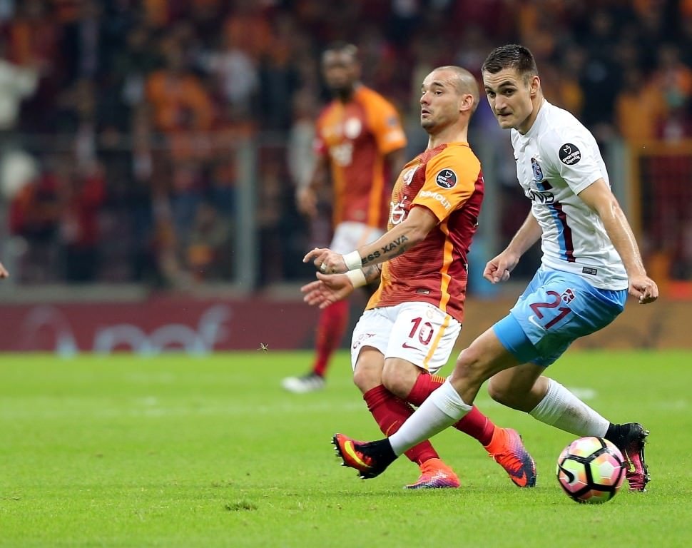 Sneijder Katar’a gidiyor!