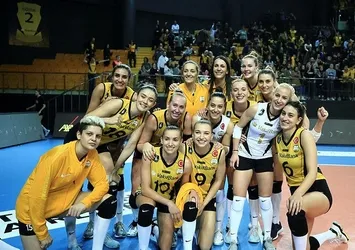 VakıfBank liderliğini sürdürdü