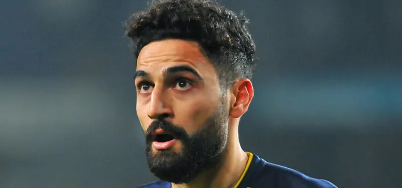 Galatasaray'da Mehmet Ekici ile yakın temas