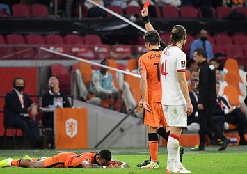 A Milli Futbol Takımı'mız 10 kişi kaldı!