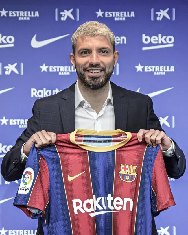Son dakika spor haberi: Yılın transfer bombası patladı! Barcelona Agüero'yu kadrosuna kattığını resmen duyurdu - 1