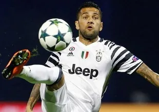Dani Alves Juventus'a veda etti
