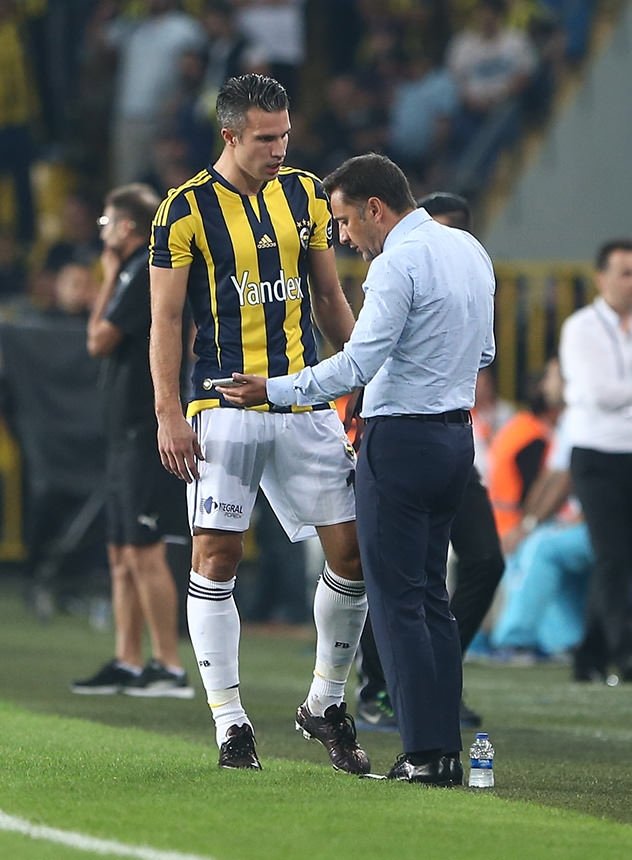 Van Persie’den Pereira’ya şok hareket