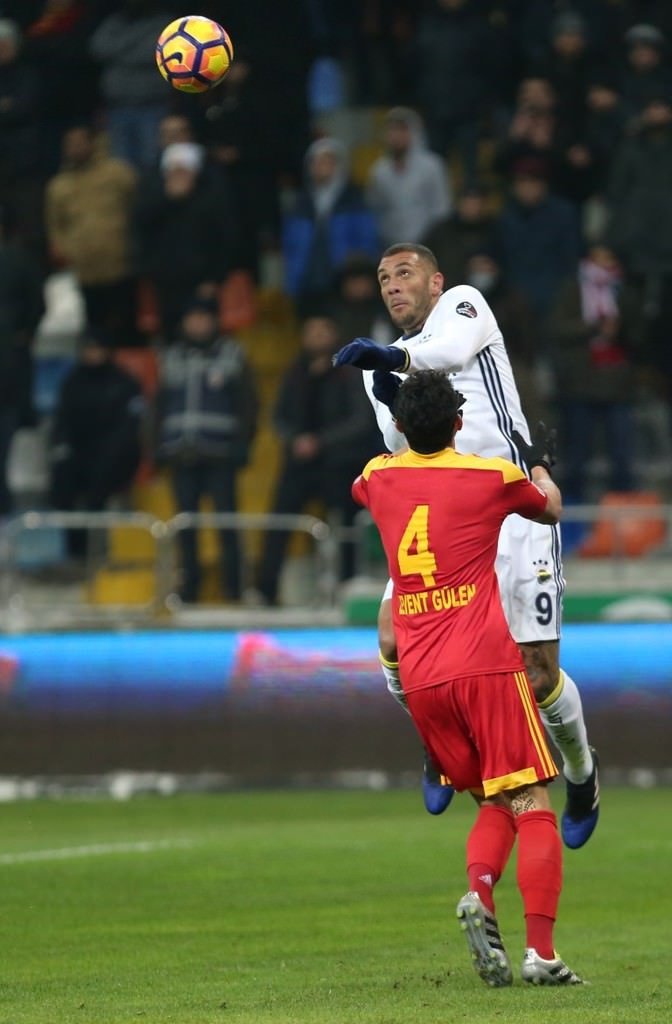 Kayserispor-Fenerbahçe karşılaşmasından kareler