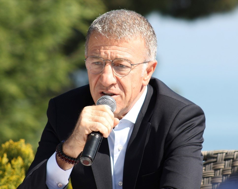 Ahmet Ağaoğlu kolları sıvadı!