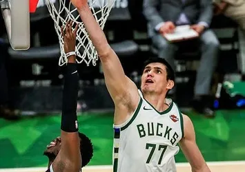 Ersan 15 sayı attı, Bucks seriyi 3-0 yaptı