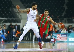 Anadolu Efes, Pınar Karşıyaka'yı eledi
