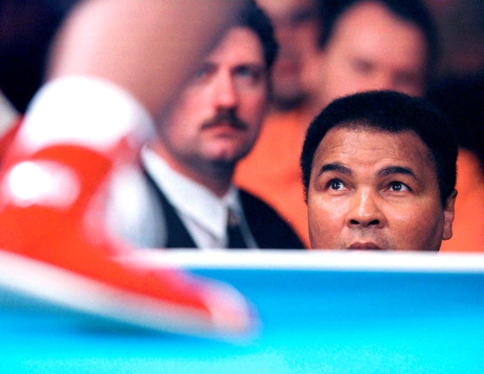 Efsanevi boksör Muhammed Ali hayatını kaybetti