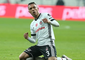 Adriano 8 maç sonra 11’de
