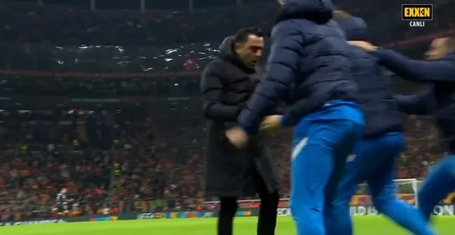 Barcelona Teknik Direktörü Xavi Galatasaray karşısında beraberlik golüne böyle sevindi! - 3
