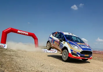 Kıbrıs'ta Rumlardan Türklere 'ralli' engeli