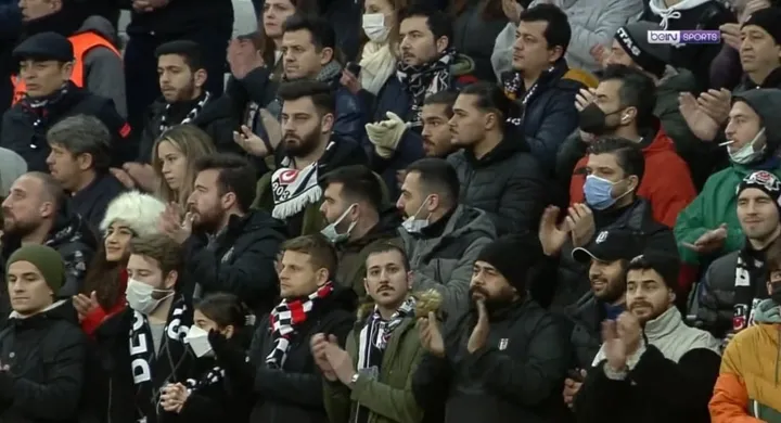 Beşiktaş Gaziantep FK karşılaşmasında hayatını kaybeden Ahmet Çalık için oyun durdu! - 2