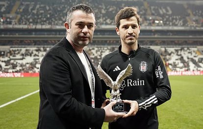 Beşiktaş’tan Salih Uçan’a plaket!