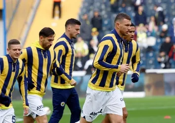 F.Bahçe özel forma ile sahada!