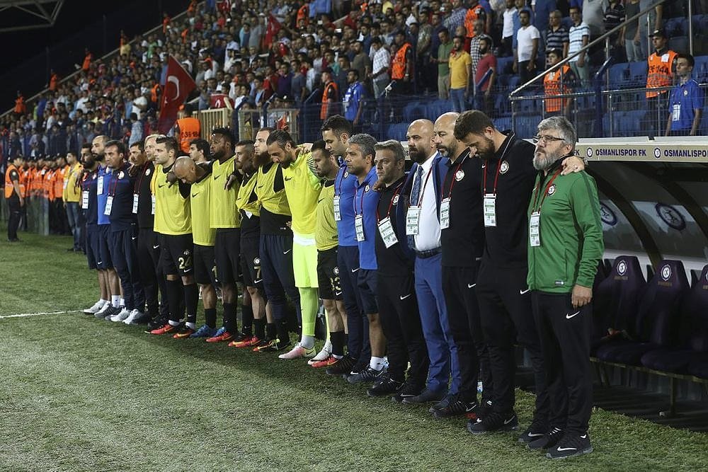 Osmanlıspor maçında anlamalı pankart