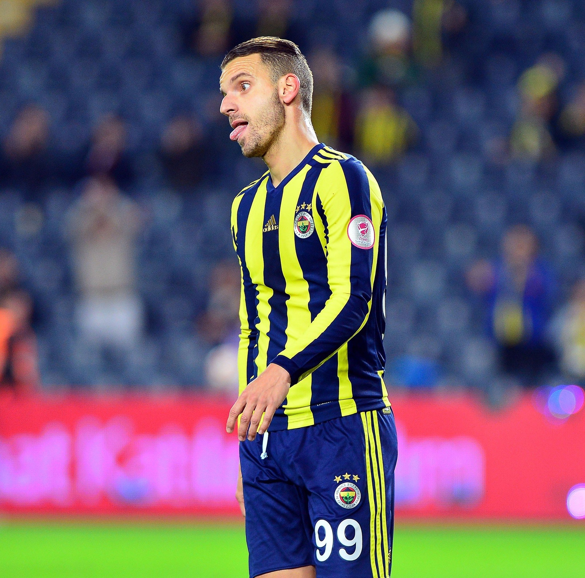 Soldado ucuz yırttı!
