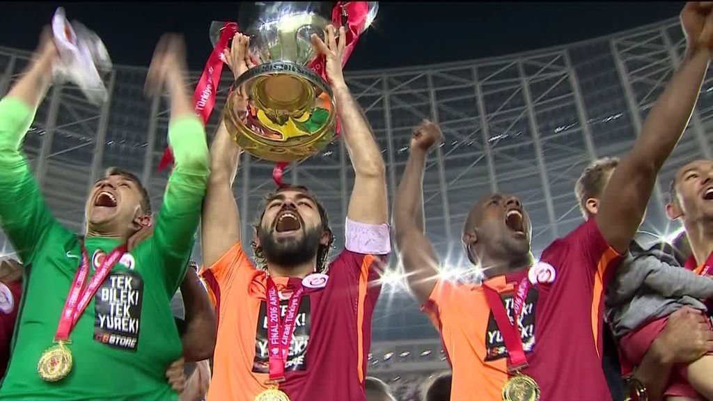 Aslan kupasını kaldırdı!