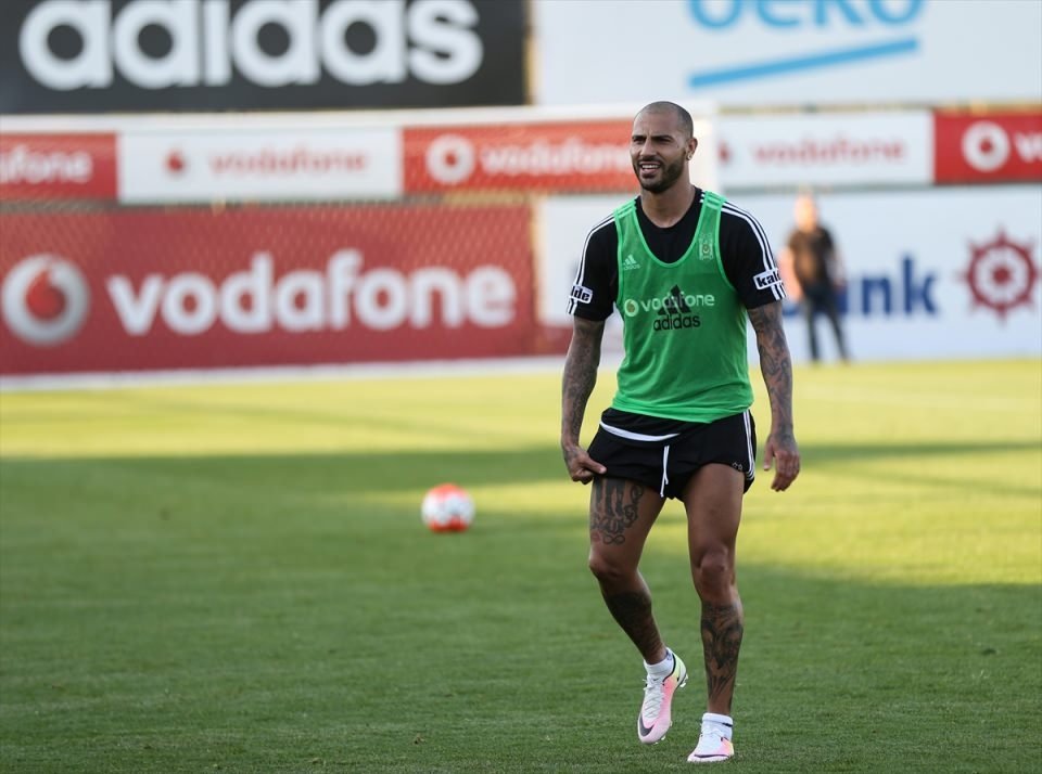 Ünlü futbolcular ve lüks otomobilleri