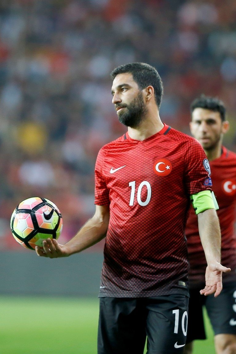 Arda Turan, uçakta gazeteciyle kavga etti