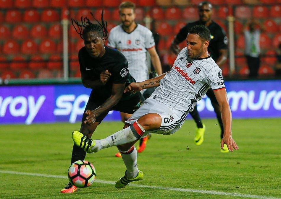Süper Lig’e hakem hataları damga vurdu