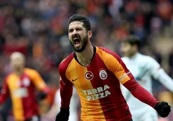 Emre Akbaba durmuyor