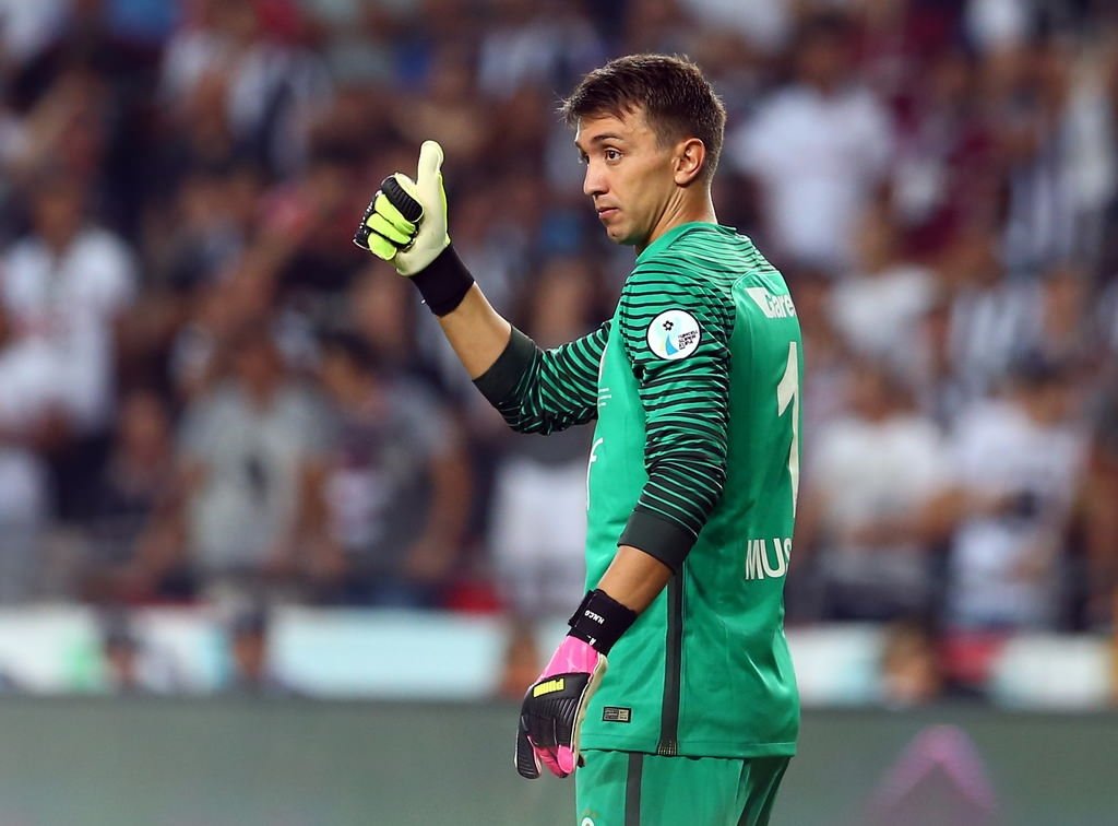 Muslera çalım attı taraftar çıldırdı