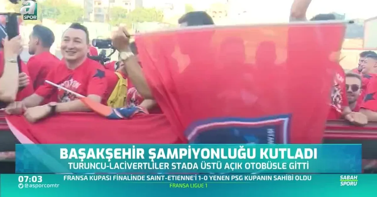 Başakşehir şampiyonluğu kutladı