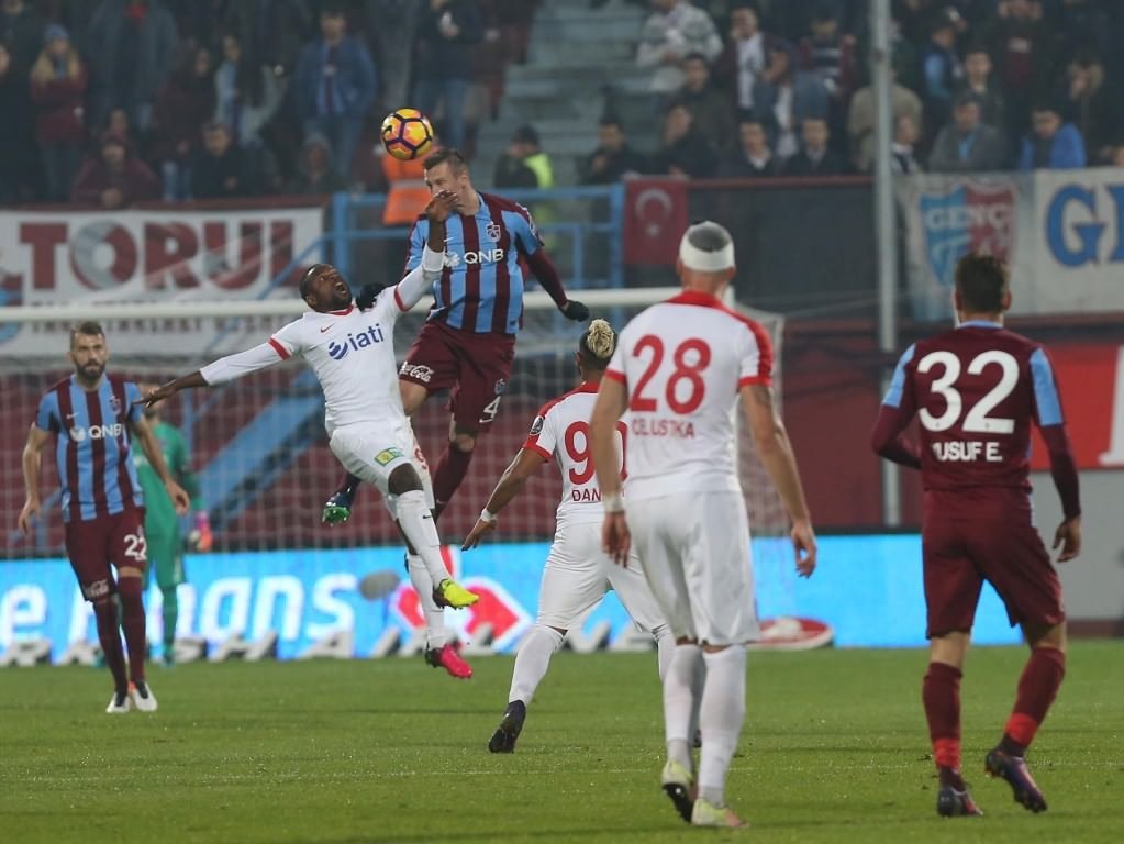 Trabzonspor-Antalyaspor karşılaşmasından kareler