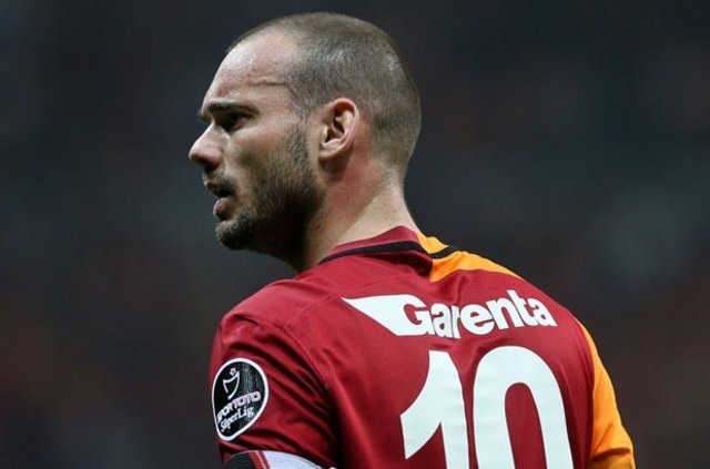 Wesley Sneijder’in aklı Galatasaray’da