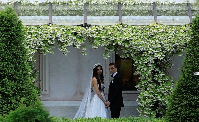 Mesut Özil ve Amine Gülşe evlendi! Başkan Erdoğan nikah şahidi oldu...
