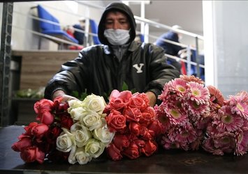 8 Mart Dünya Kadınlar Günü'nde Mersin'deki mezatlarda çiçek satışı iki katına çıktı