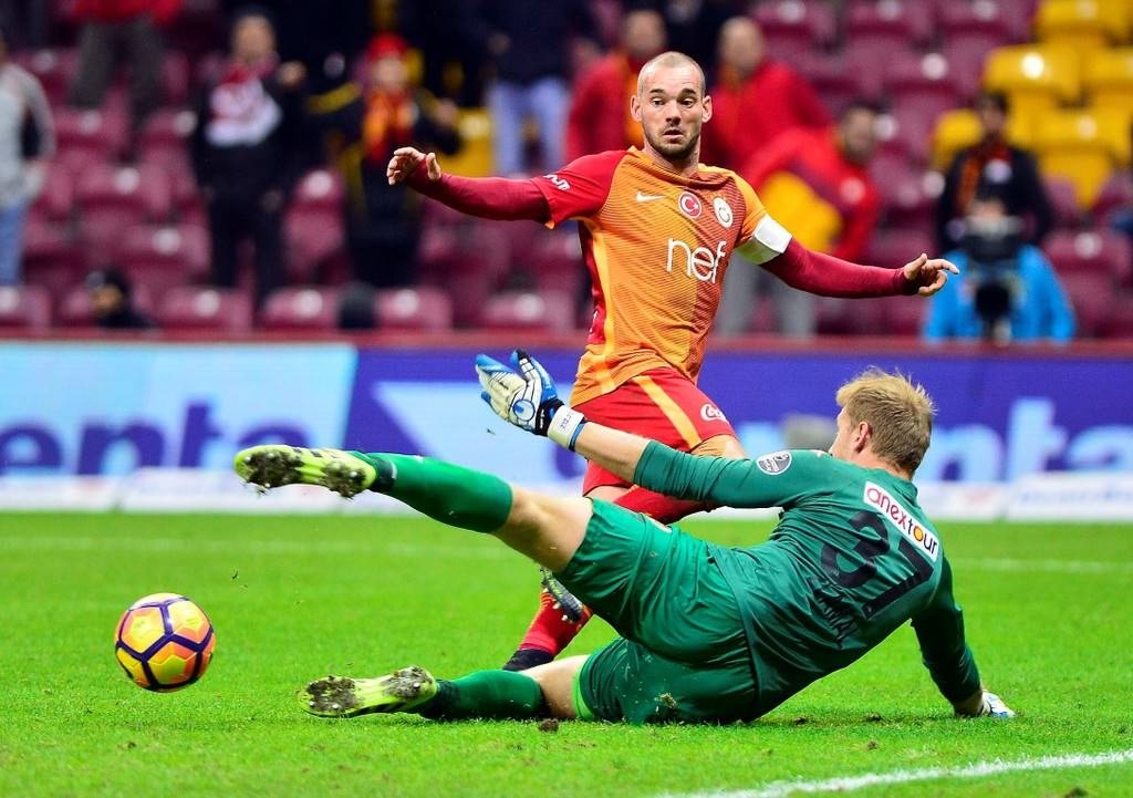 Sneijder transfer iddialarına cevap verdi