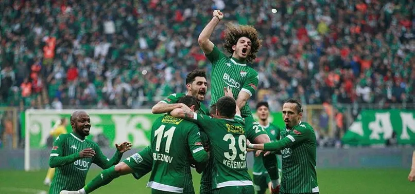 Evler tribüne döndü