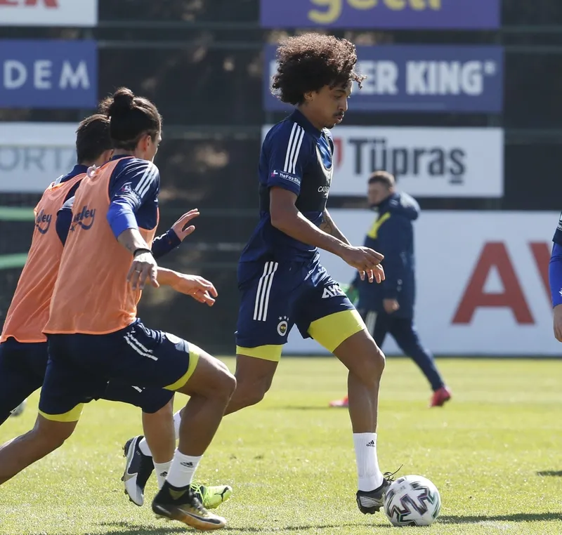 Fenerbahçe'de Luiz Gustavo takımla çalışmalara başladı - 1