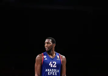 Anadolu Efes Dunston ile sözleşme yeniledi