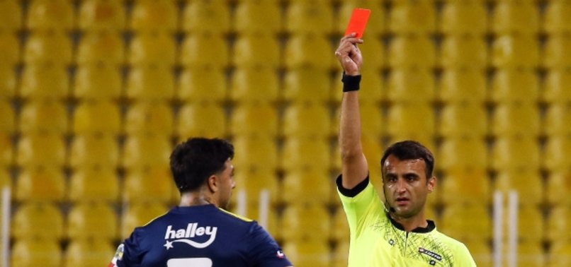 Fenerbahce De Ozan Tufan Kirmizi Kart Gordu Aspor
