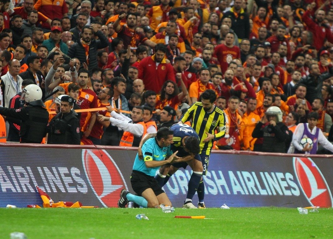 Yabancı cisim atan ikinci kişinin kimliği şaşırttı