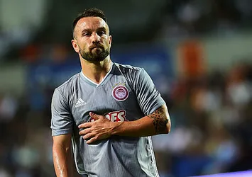 Olympiakos Valbuena ile uzattı