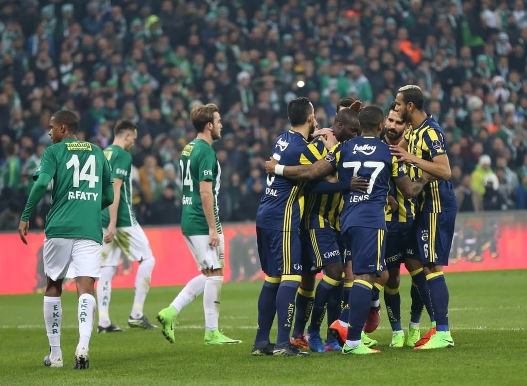 Bursaspor-Fenerbahçe karşılaşmasından kareler