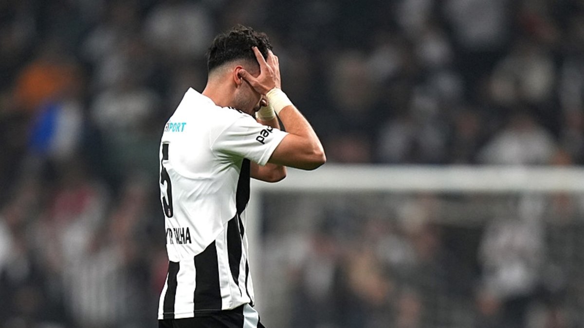 Beşiktaş'ta Tayyip Talha Sanuç özür diledi! Beşiktaş'ta Tayyip Talha Sanuç özür diledi!