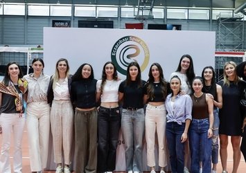 Eczacıbaşı altı oyuncusuna veda etti