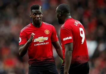Manchester United evinde puan kaybetti