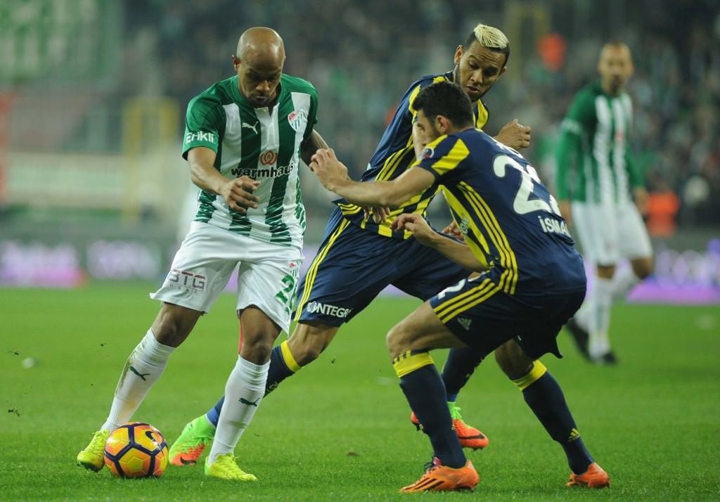 Bursaspor-Fenerbahçe karşılaşmasından kareler
