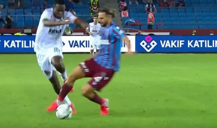 Son dakika spor haberi: Trabzonspor'da Hüseyin Türkmen Alanyaspor maçında kırmızı kart gördü! - 1